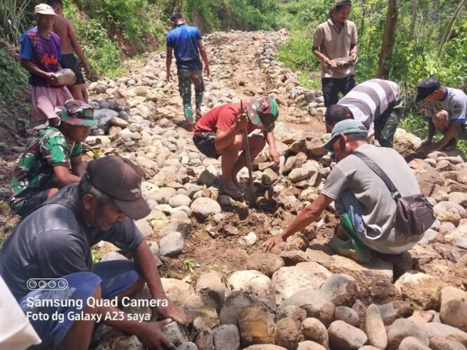 
					Kapten Arh Lipris Pimpin Satgas TMMD 126 Kodim 1612/Manggarai Genjot Pembangunan Jalan di Desa Rado
