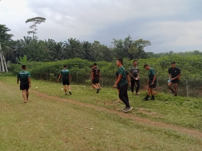 
					Satgas TMMD 126 Kodim 0427/WK Ajak Warga Kampung Sriwijaya Wujudkan Lingkungan Bersih dan Sehat