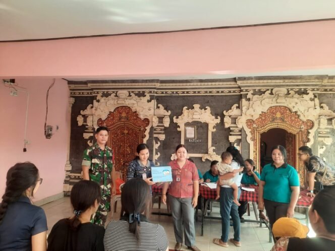 
					Babinsa Dampingi Kegiatan Posyandu Balita dan Penyuluhan KB dari Puskesmas Kerambitan I