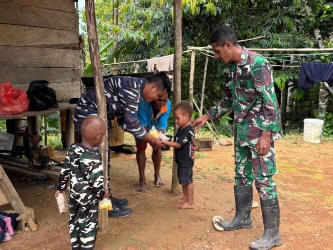 
					TNI AD Peduli Gizi Anak, Satgas TMMD Ke-126 Kodim 1711/Boven Digoel Salurkan PMT Di Kampung Waropko