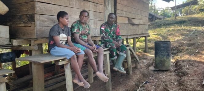 
Dan SSK TMMD 126, Kapten Inf Melianus Momay, Jalin Keakraban Dengan Masyarakat