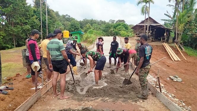 
					Satgas TMMD Ke-126 Kodim 1711/BVD Kebut Pengecoran Jalan di Waropko, Buka Akses Ekonomi Warga Perbatasan