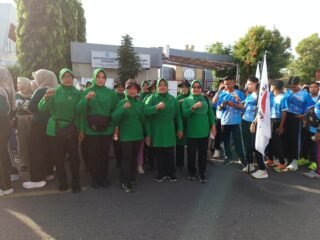 Persit Kartika Chandra Kirana Kirana Cabang XXVIII Dim 1614/Dompu, Meriahkan Jalan Sehat dan Launching Pelatda Dompu 2025