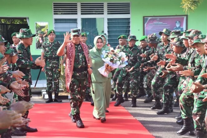 
					Pangdam XII/Tanjungpura Kunjungi Kodim 1205/Sintang