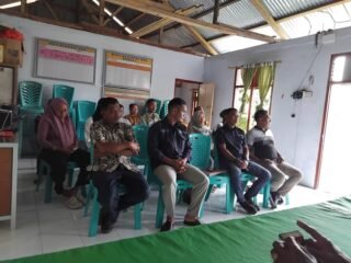 Babinsa Koramil 1612-02/Reok Hadiri Musyawarah Desa Khusus KDMP di Salama