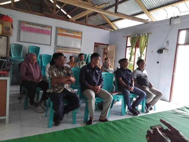 
					Babinsa Koramil 1612-02/Reok Hadiri Musyawarah Desa Khusus KDMP di Salama