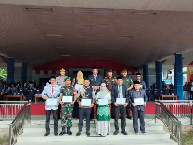 
					Babinsa Desa Bontomanurung Terima Penghargaan dari Bupati Maros atas Dedikasi pada Dunia Pendidikan