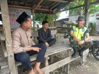 ‎Babinsa Koramil 0105-10/Woyla Barat Ajak Pemuda Kembali Aktif Berolahraga ‎