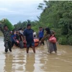 Korem 012/TU Turunkan Personel Bantu Warga Seuneubok Pusaka Saat Sungai Soraya Meluap