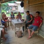 Babinsa Simpang Hulu Ajak Warga Kualan Hilir Perkuat Semangat Gotong Royong dan Kebersamaan