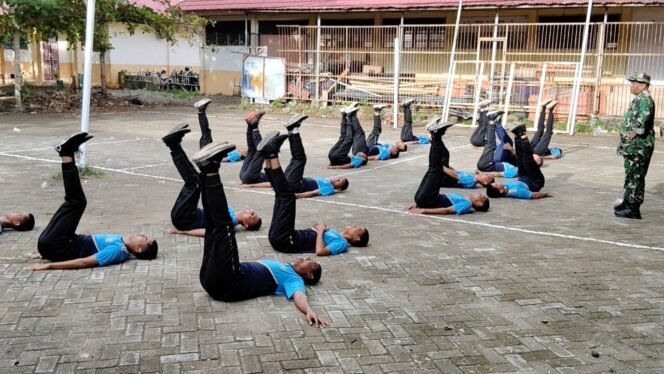 
					ANGGOTA RAMIL 03/MARITENGNGAE LAKSANAKAN BINTALSIK TERHADAP SISWA KELAS INDUSTRI BUMA SCHOOL SMK NEGERI 5 SIDRAP