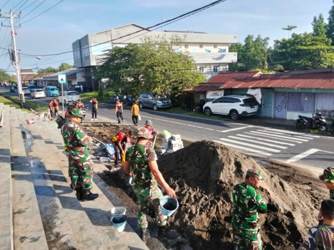 
					Kodim 1508/Tobelo Laksanakan Karya Bakti Dukung Peresmian Gereja Pusat GMIH Imanuel Gamsungi