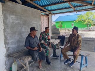 Babinsa Koramil 1512-03/Gebe Menggunakan Sarana Komsos Untuk Menyalurkan Bantuan Rumah Layak Huni