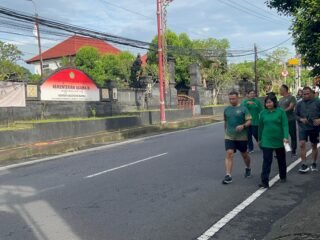 Dandim 1626/Bangli Pimpin Jalan Santai Wujudkan Pola Hidup Sehat dan Kebugaran Jasmani