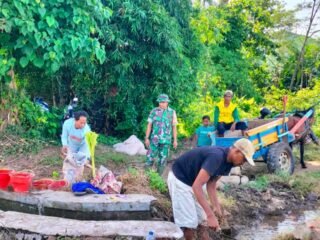 Babinsa Hu’u Dukung Peningkatan Kesejahteraan Petani melalui Perbaikan Saluran Irigasi