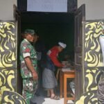 Babinsa Bayung Gede Monitoring Gerakan Ayah Mengambil Rapor Anak di SMA Negeri 1 Kintamani