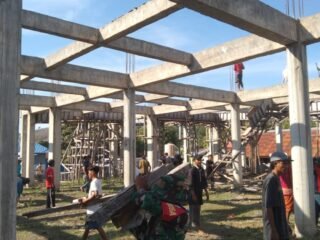 Babinsa Koramil 1614-05/Pekat Sinergi dengan Warga Jaga Kebersihan Fasilitas Ibadah