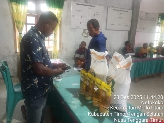 
					Humanis dan Responsif, Babinsa Nefokoko Dukung Kelancaran Program Bantuan Pangan