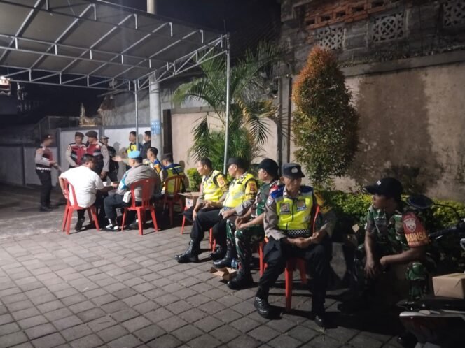 
					Sinergi Di Malam Natal, TNI Polri Di Klungkung Kawal Umat Kristiani Ibadah Malam Natal