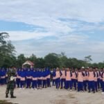 Tingkatkan Kedisiplinan, Babinsa Koramil 1015-01/Mentaya Hilir Selatan Pimpin Latihan PBB