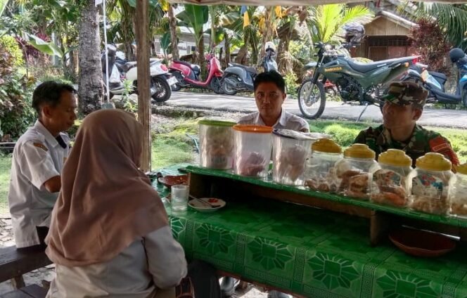 
					Dekatkan Diri Dengan Masyarakat Sertu Suratno Komsos Dengan Warga Binaan