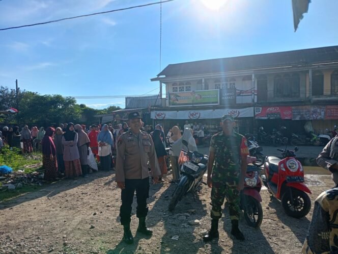 
					Babinsa Koramil 01/Jaya Bantu Pendistribusian LPG 3 Kg di Desa Meunasa Weh