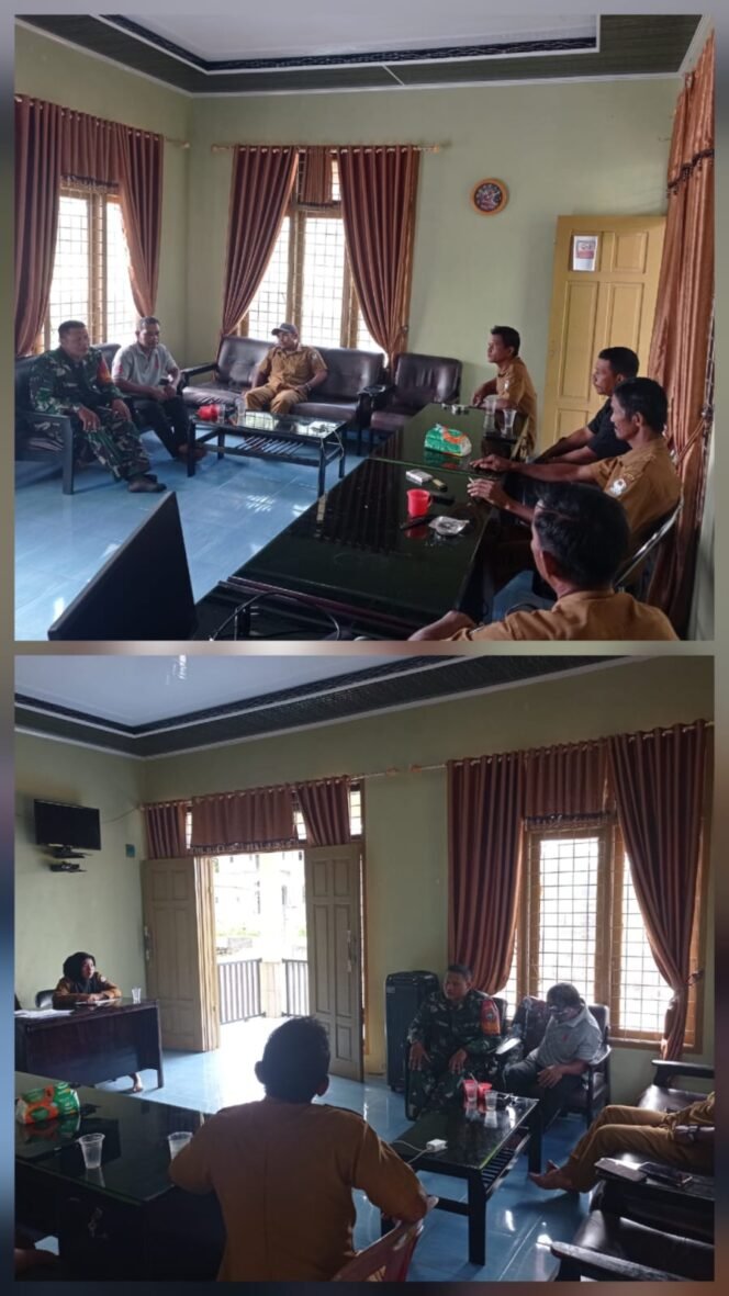 
					Tingkatkan Kerja Sama yang Baik, Babinsa Koramil 02/Woyla, Laksanakan Komsos Bersama Perangkat Desa