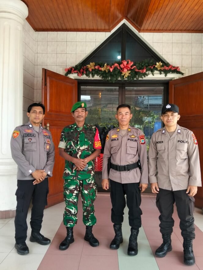 
					Babinsa Kodim 1309/Manado Laksanakan Pengamanan Gereja dan Patroli Tahun Baru 1 Januari 2026 di Kota Manado