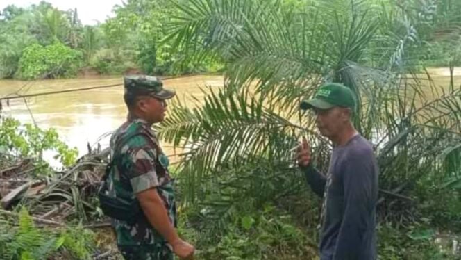 
					Kesiapan dalam Antisipasi Banjir, Kodim 0428/MukoMuko Laksanakan Pengecekan Kondisi Debit Air Singai di Wilayahnya