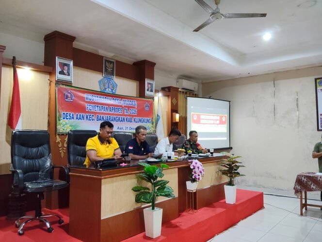 
					Babinsa Aan Hadiri Musdes, Wujud Nyata Partisipasi Aktif TNI Sukseskan Pembangunan Desa