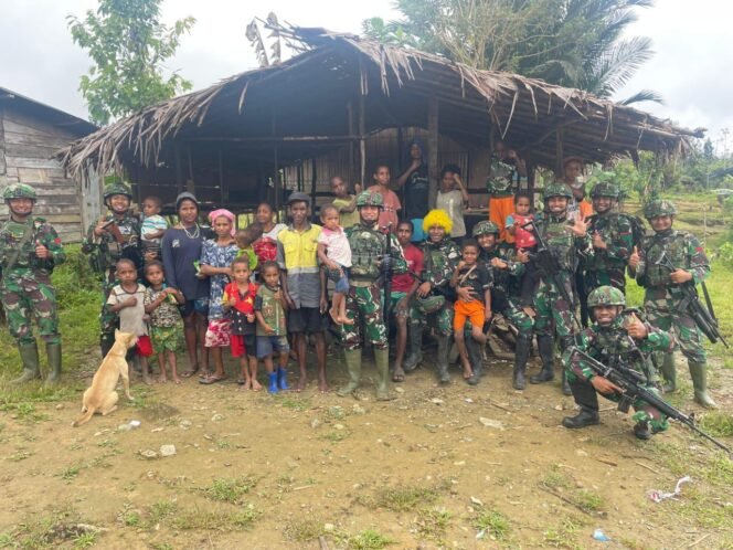 
					Pos Tarup Satgas Yonif 751/VJS Beri Tali Asih dan Gelar Pengobatan di Kampung Bitipding: Pererat Silaturahmi, Jaga Kesehatan Warga