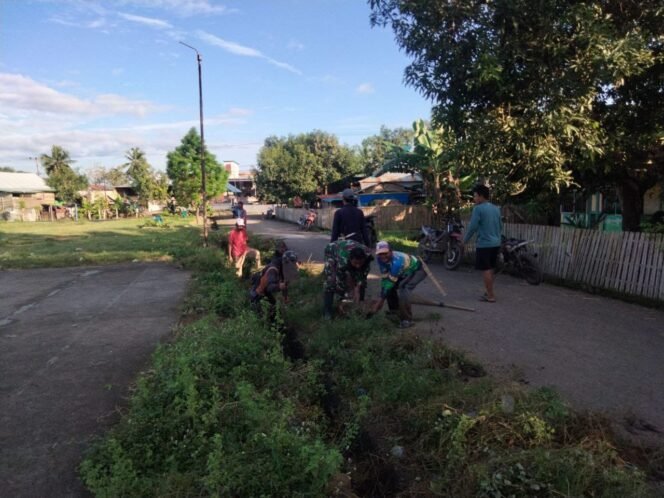 
					Koramil 1420-01/Panca Lautang Gelar Karya Bakti Pembersihan Sarana Umum di Dusun 1 Labempa