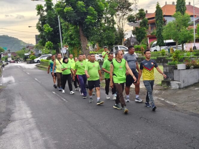 
					Wujudkan  Fisik Tetap Bugar Dan Prima, Kodim Klungkung Gelar Binsik Joging  Pagi