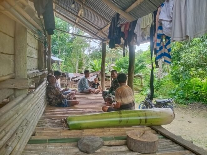 
Komsos Kamtibmas, Babinsa dan Warga Desa Beradolu Pererat Sinergi