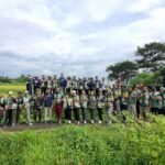 Sinergi Babinsa Bersama PPL Dan Petani, Sertu Putu Agustana Dampingi Ubinan Tingkatkan Produktifitas Pertanian