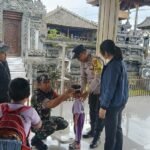 Babinsa Dampingi Pelayanan Posyandu “Mekar Sari” di Dusun Langkan