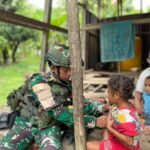 Pos Iwur Satgas Yonif 751/VJS Laksanakan Kunjungan Kesehatan ke Rumah Warga: Periksa Pasien yang Tidak Mampu Datang ke Pos