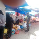 BABINSA KORAMIL 02/TELLU Limpoe LAKSANAKAN PEMANTAUAN KETERSEDIAAN DAN HARGA BAHAN POKOK DI PASAR SENTRAL AMPARITA