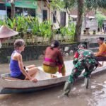 Kreatif,  Babinsa Lembongan Manfaatkan Perahu Nelayan Bantu Aktifitas Warga Dan Wisatawan