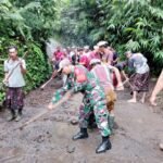 Babinsa Desa Jegu Tunjukkan Kepedulian Nyata Lewat Gotong Royong Mereresik Pura Dalem