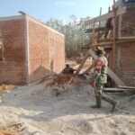 Babinsa Koramil 01/Batang Toru Monitoring Pembangunan Huntap Pastikan Pembangunan Sesuai Target