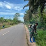 Peduli Lingkungan, Babinsa Koramil 1015-07/Parenggean Bersama Warga Gotong Royong