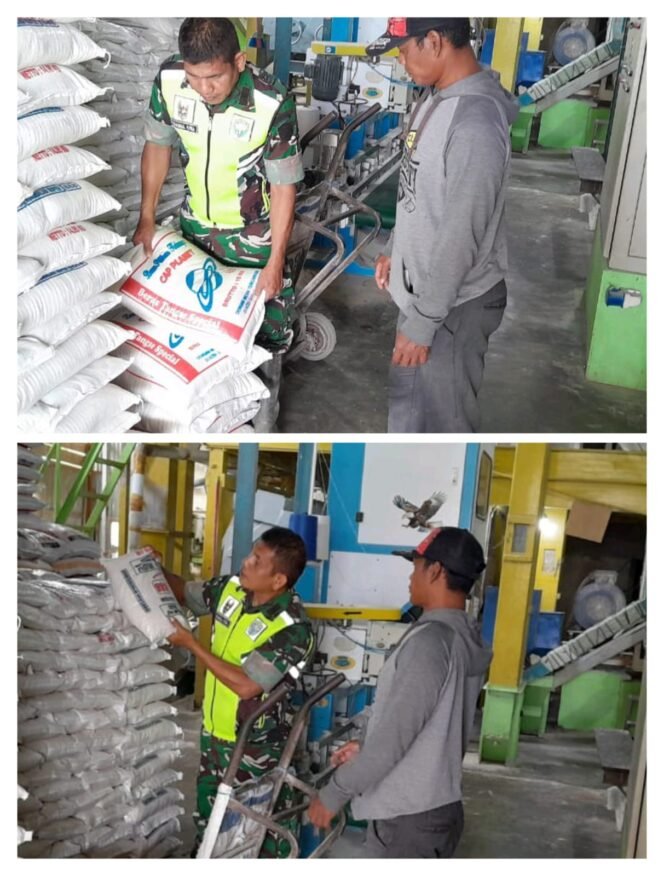 
					Babinsa Koramil 03/Kaway XVI Cek Stok Beras di Kilang Padi Desa Meunasah Buloh