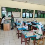 TNI AD Dukung Program MBG, Babinsa Dampingi Penyaluran di Lampihong