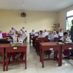 Pengabdian di Balik Seragam Loreng: Babinsa Alalak Pastikan Anak Negeri Tak Lapar