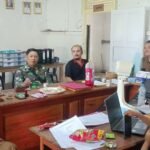 Babinsa Koramil 1203-05/Sungai Laur Perkuat Sinergitas Lewat Komsos Bersama Kepala Desa Tanjungmaju