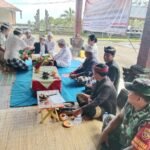 Babinsa Desa Satra Hadiri Upacara Pamikukuh Miwah Pajaya Jayaan Bendesa Adat Desa Satra