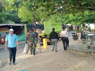 Sasar Pantai Banjar Telaga, Babinsa Kutampi Kaler Bersinergi Gelar Aksi Bersih Sampah
