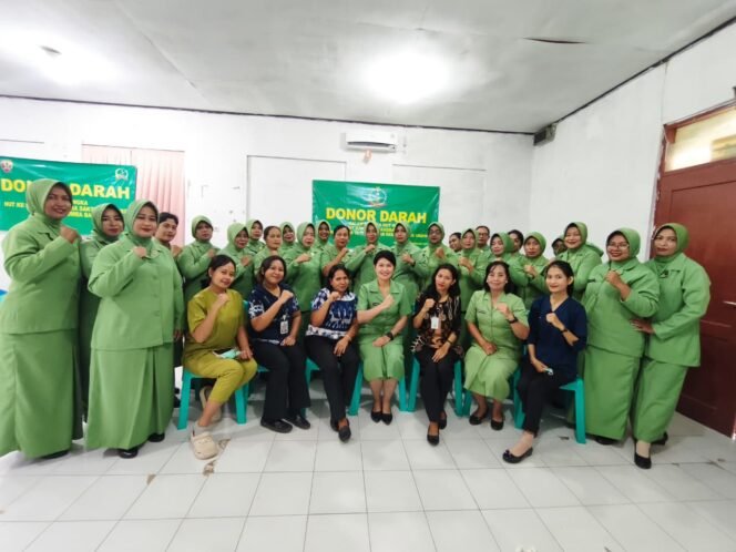 
					Peringati HUT Korem 161/Wirasakti ke-65 dan HUT Persit ke-80, Kodim 1613/Sumba Barat Gelar Donor Darah