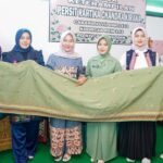 Dukung Kreativitas Lokal, Ketua Persit KCK Koorcab Rem 143/HO Tinjau Lomba Posyandu dan Kerajinan Tenun Tolaki di Kolaka